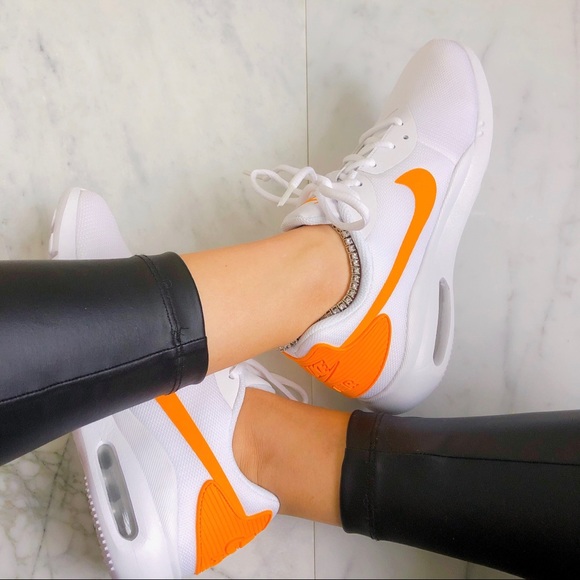 wmns air max oketo
